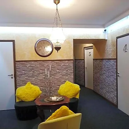 Zinc Old Town Hostel *
